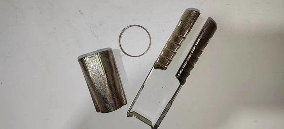 Pour les boulons de roche argentée à expansion standard ANSI, le rendement est ≥ 400 MPa et la charge finale ≥ 200 kN.